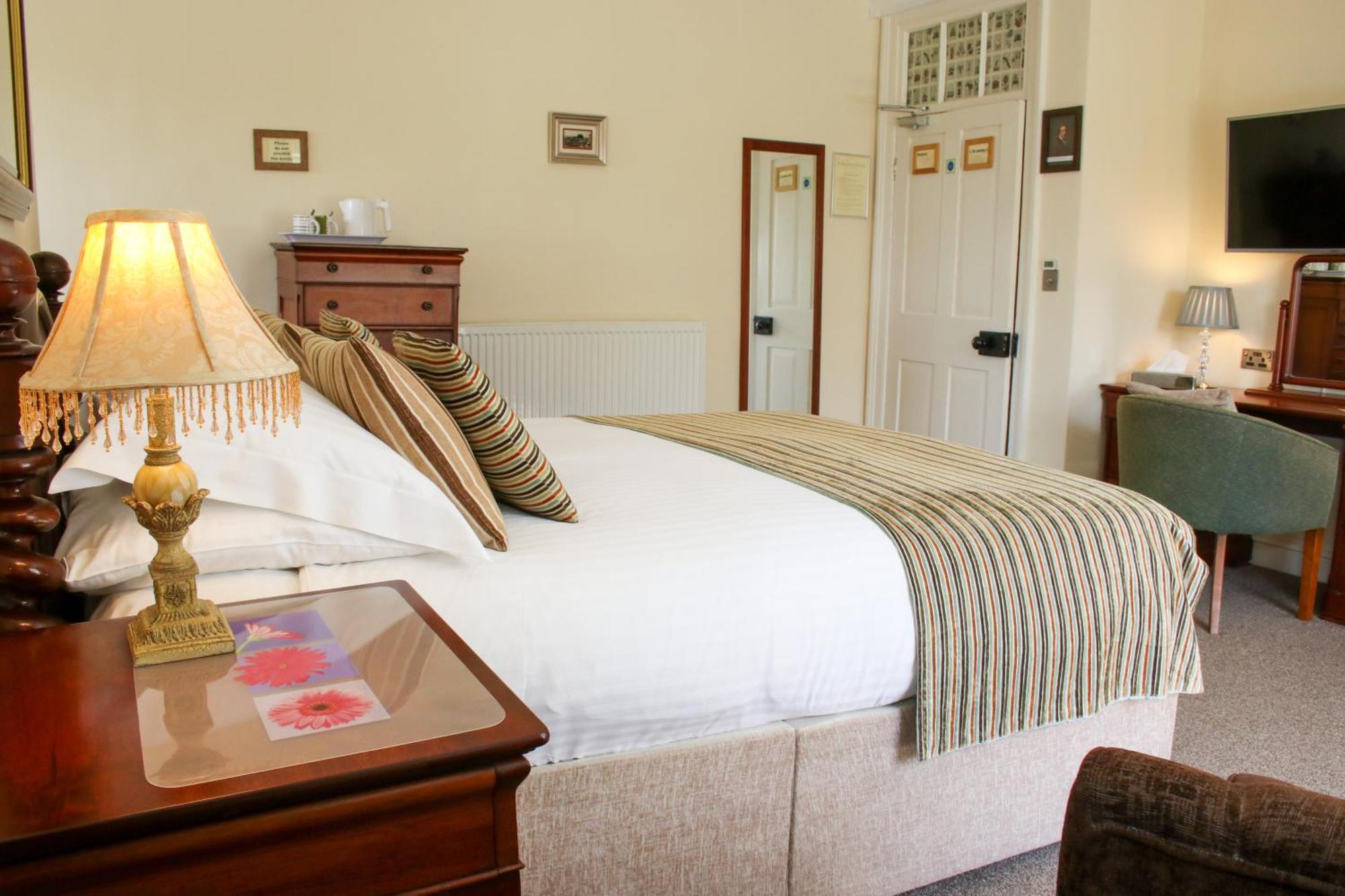 Rollestone Manor B&B And Restaurant Shrewton Exterior foto