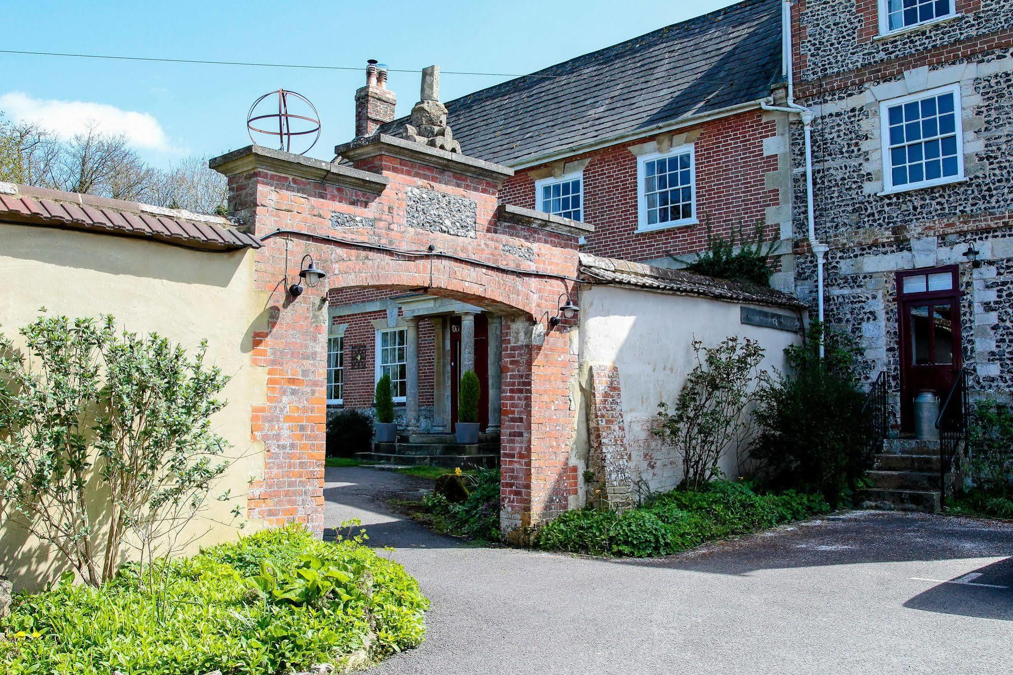 Rollestone Manor B&B And Restaurant Shrewton Exterior foto