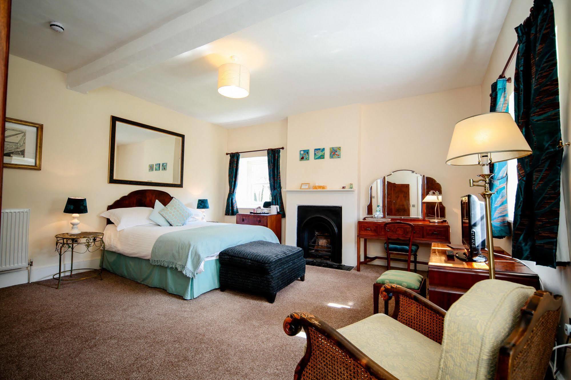 Rollestone Manor B&B And Restaurant Shrewton Exterior foto